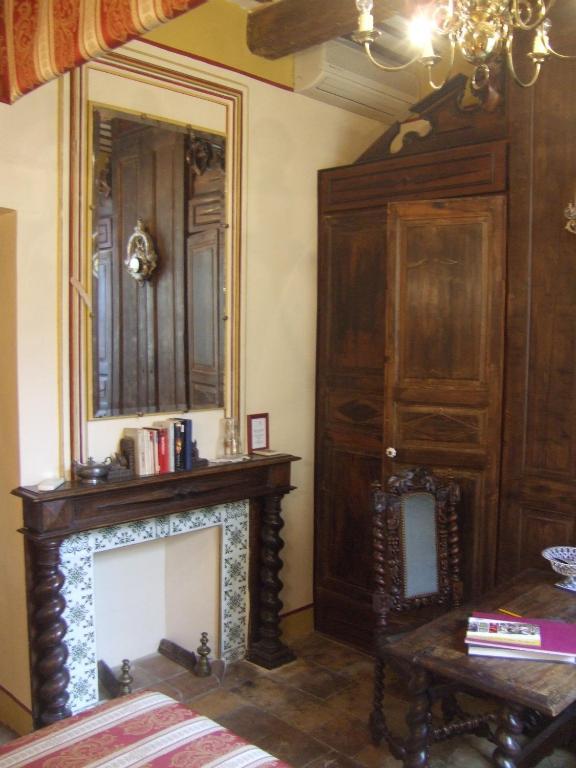לינה וארוחת בוקר Saint-Bonnet-du-Gard Bize De La Tour חדר תמונה