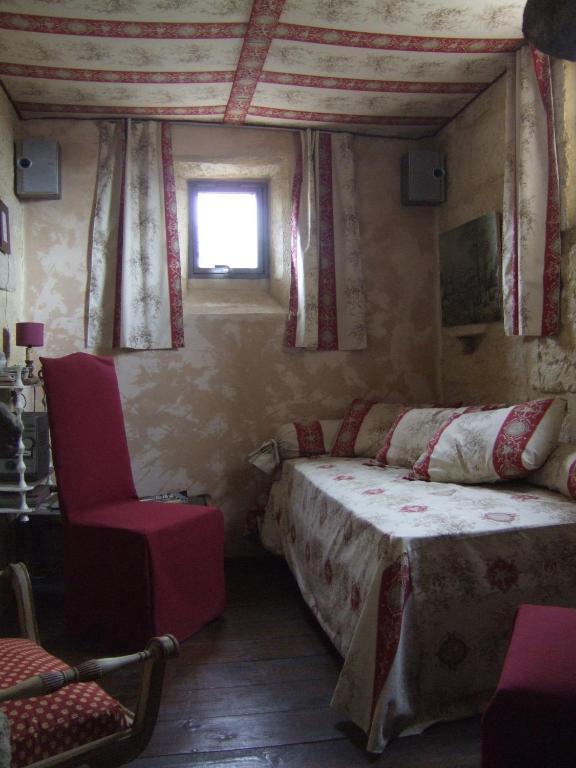 לינה וארוחת בוקר Saint-Bonnet-du-Gard Bize De La Tour חדר תמונה