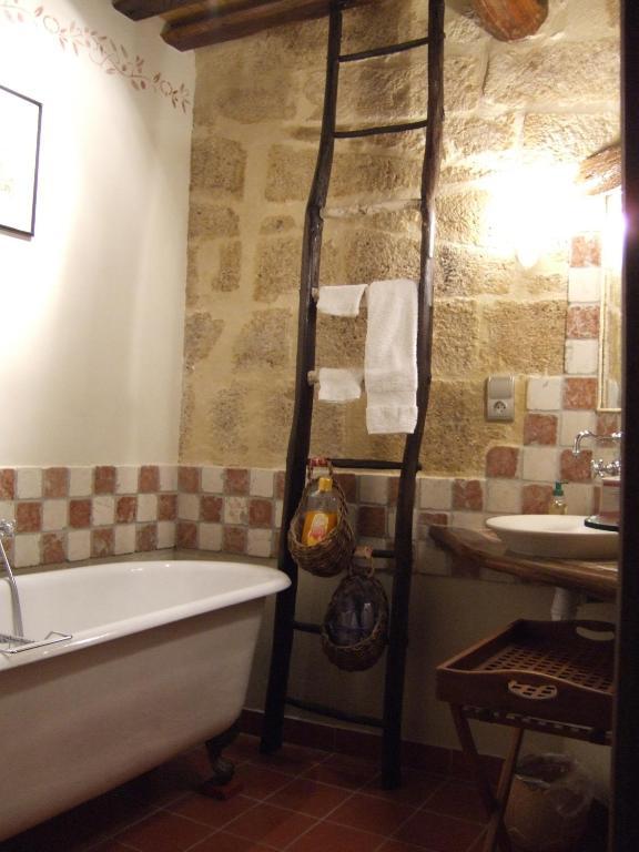 לינה וארוחת בוקר Saint-Bonnet-du-Gard Bize De La Tour חדר תמונה
